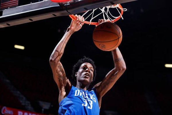 涨8 除了护筐什么都不会！独行侠内线新星还是很难出现在NBA赛场上？